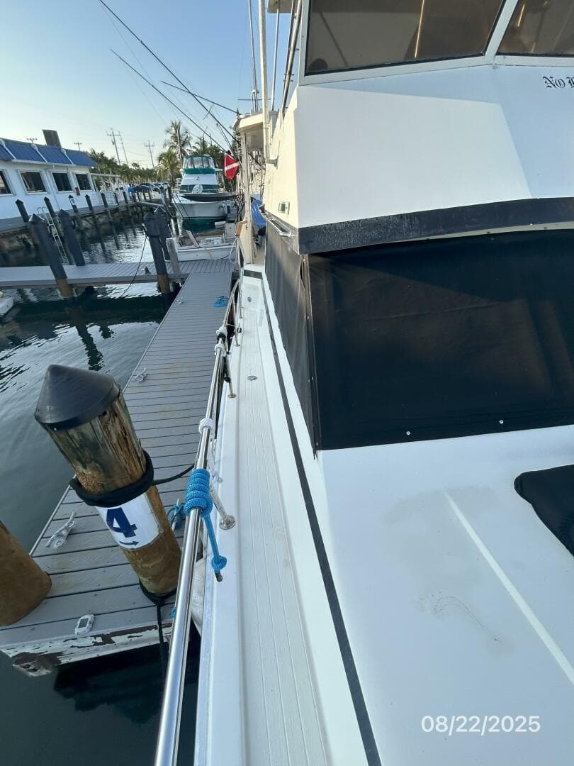 44' Viking starboard side deck1