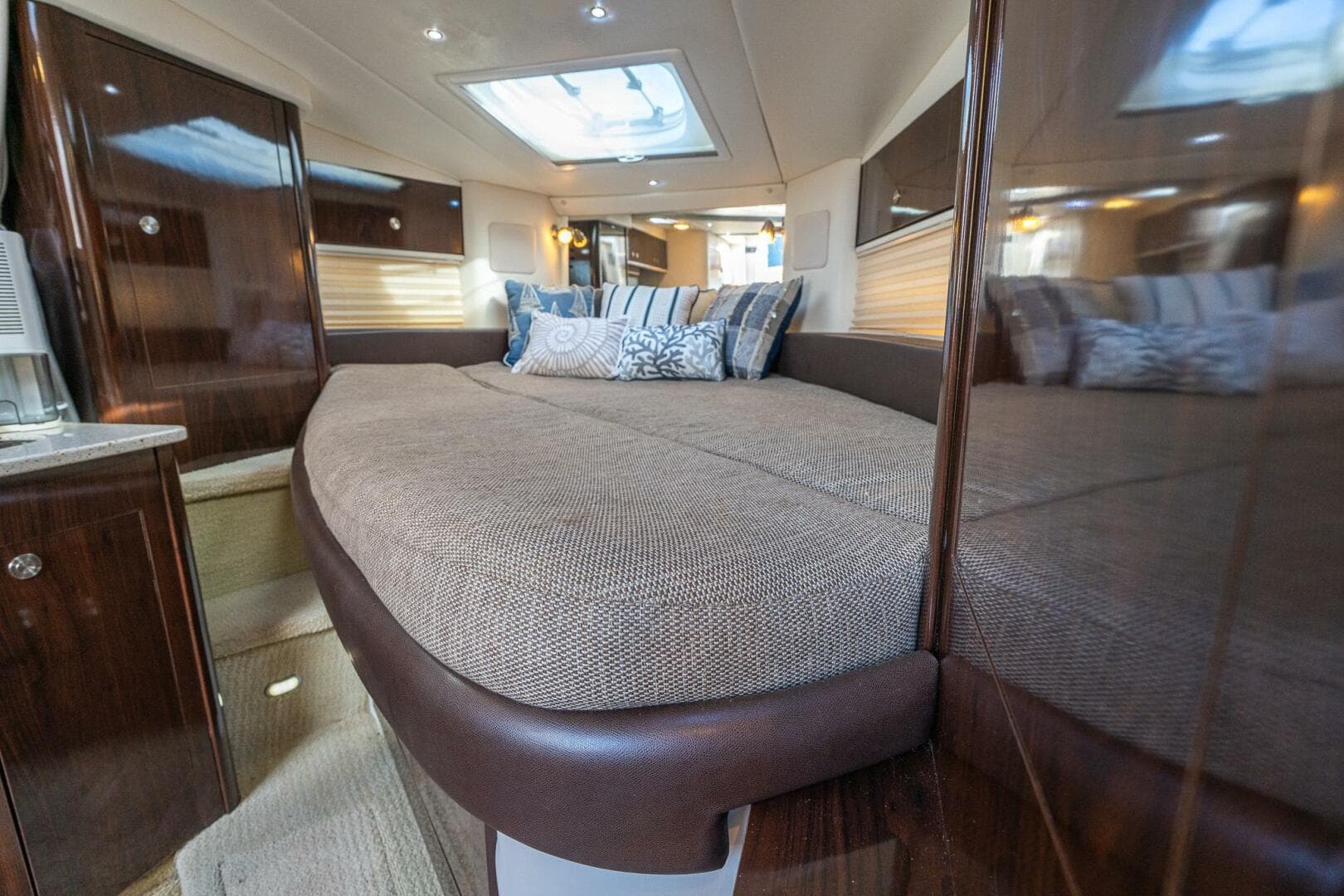 2016 Sea Ray 330 Sundancer