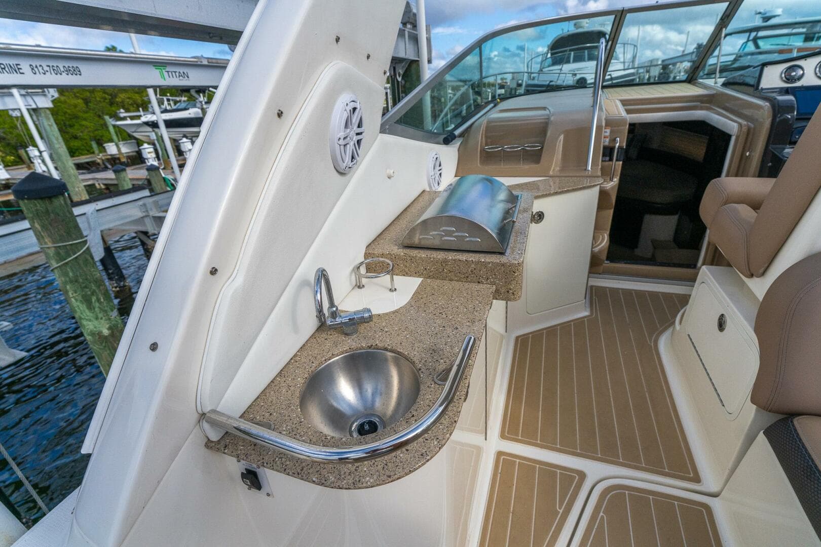 2016 Sea Ray 330 Sundancer