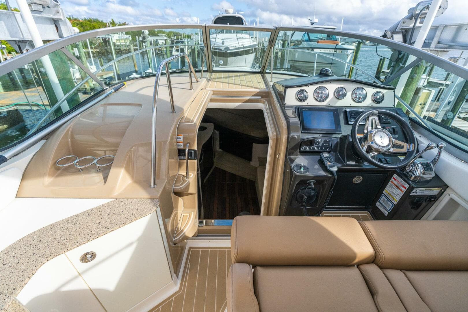 2016 Sea Ray 330 Sundancer