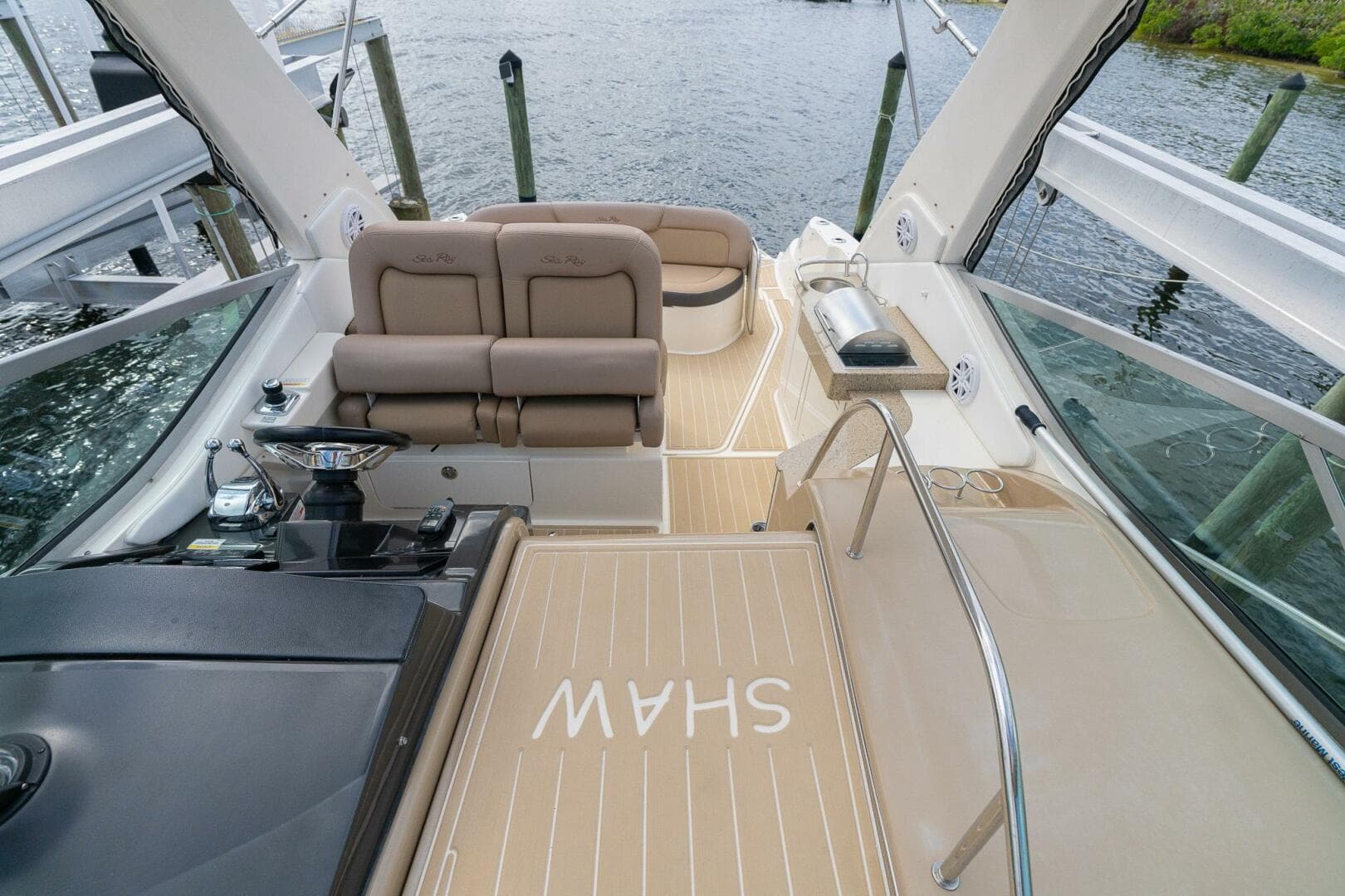 2016 Sea Ray 330 Sundancer