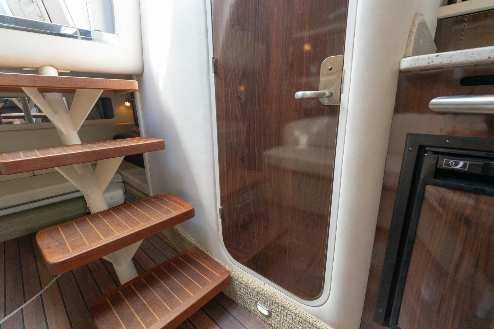 2016 Sea Ray 330 Sundancer