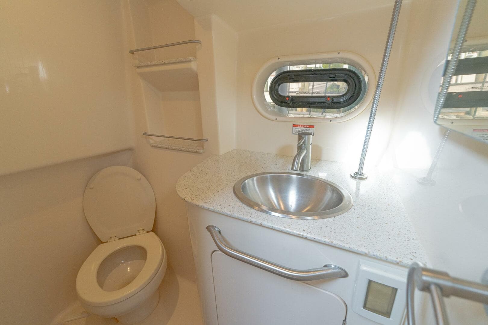 2016 Sea Ray 330 Sundancer