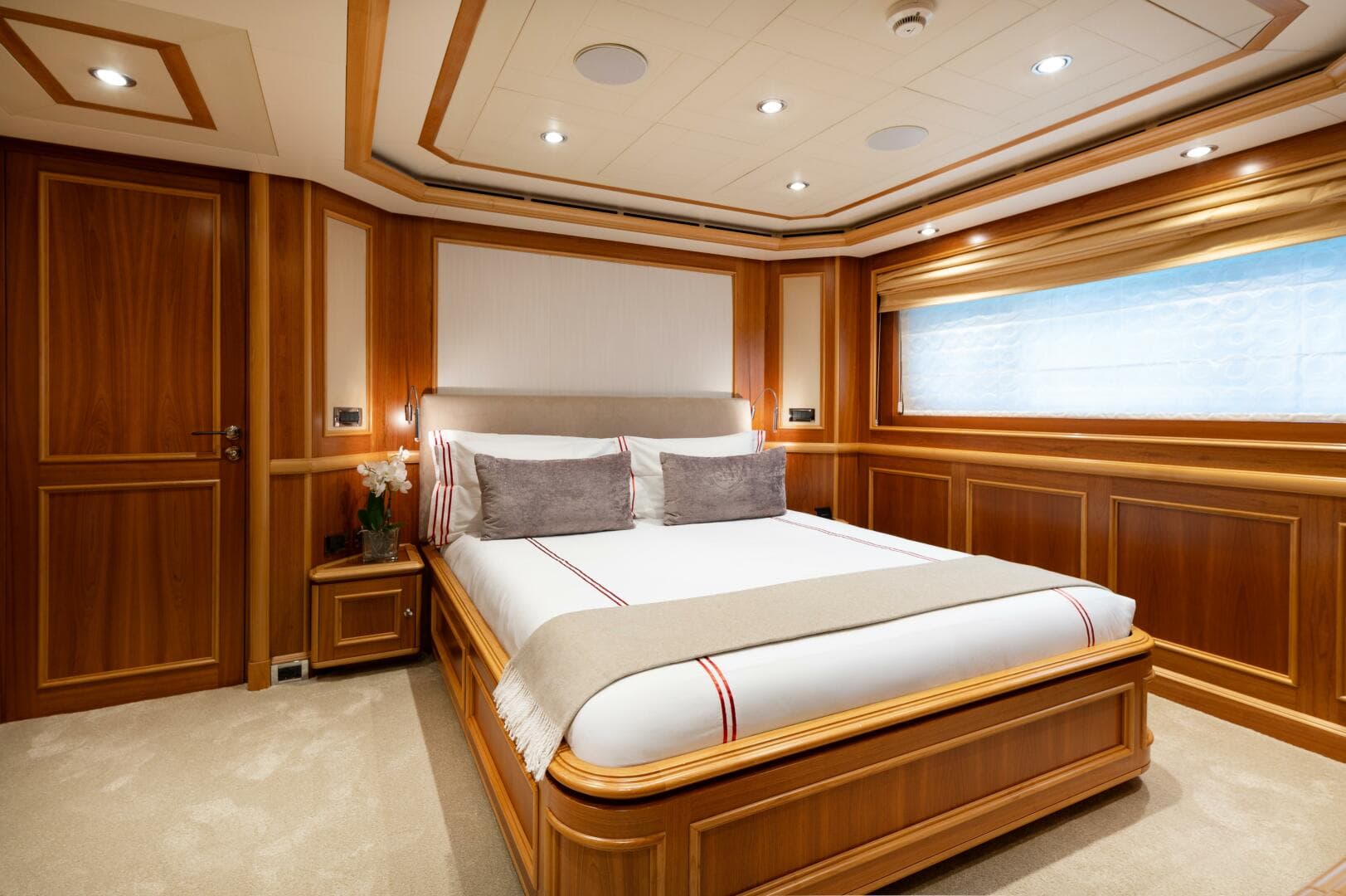 Port Aft Queen Guest Suite