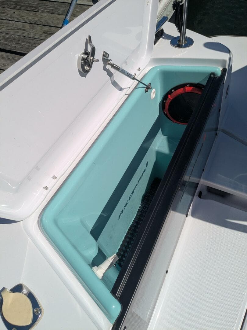 2024 Axopar 37 Cross Cabin with Bench Seat, V10s