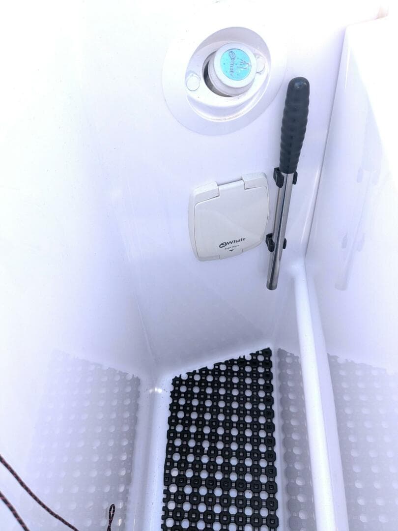 2024 Axopar 37 Cross Cabin with Bench Seat, V10s