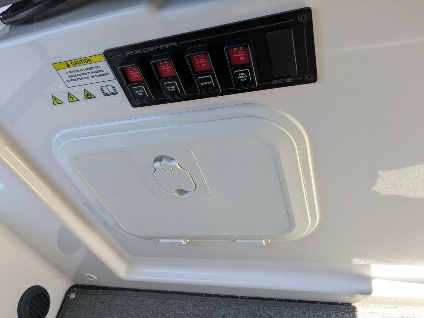 2024 Axopar 37 Cross Cabin with Bench Seat, V10s