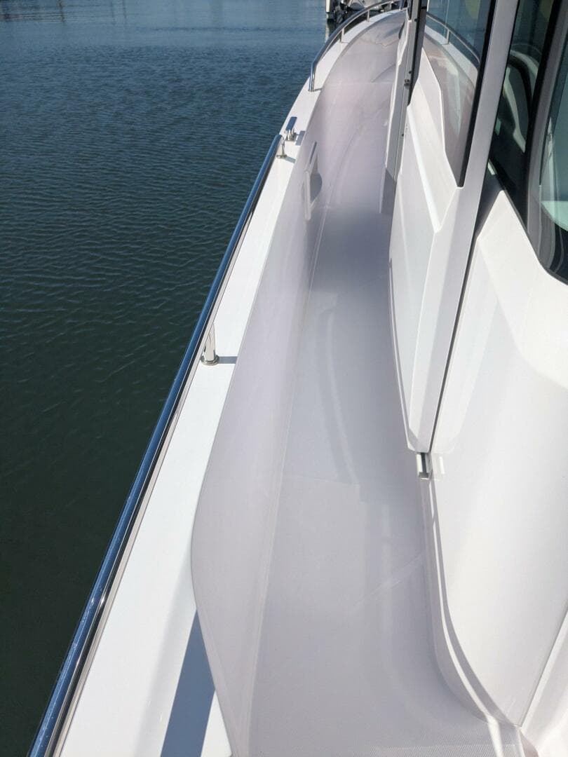 2024 Axopar 37 Cross Cabin with Bench Seat, V10s