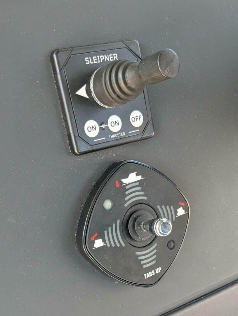 2024 Axopar 37 Cross Cabin with Bench Seat, V10s