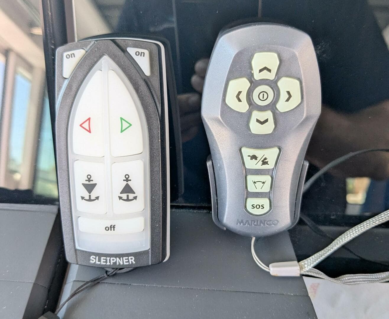 2024 Axopar 37 Cross Cabin with Bench Seat, V10s