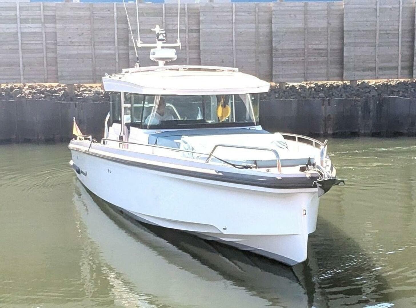 2024 Axopar 37 Cross Cabin with Bench Seat, V10s