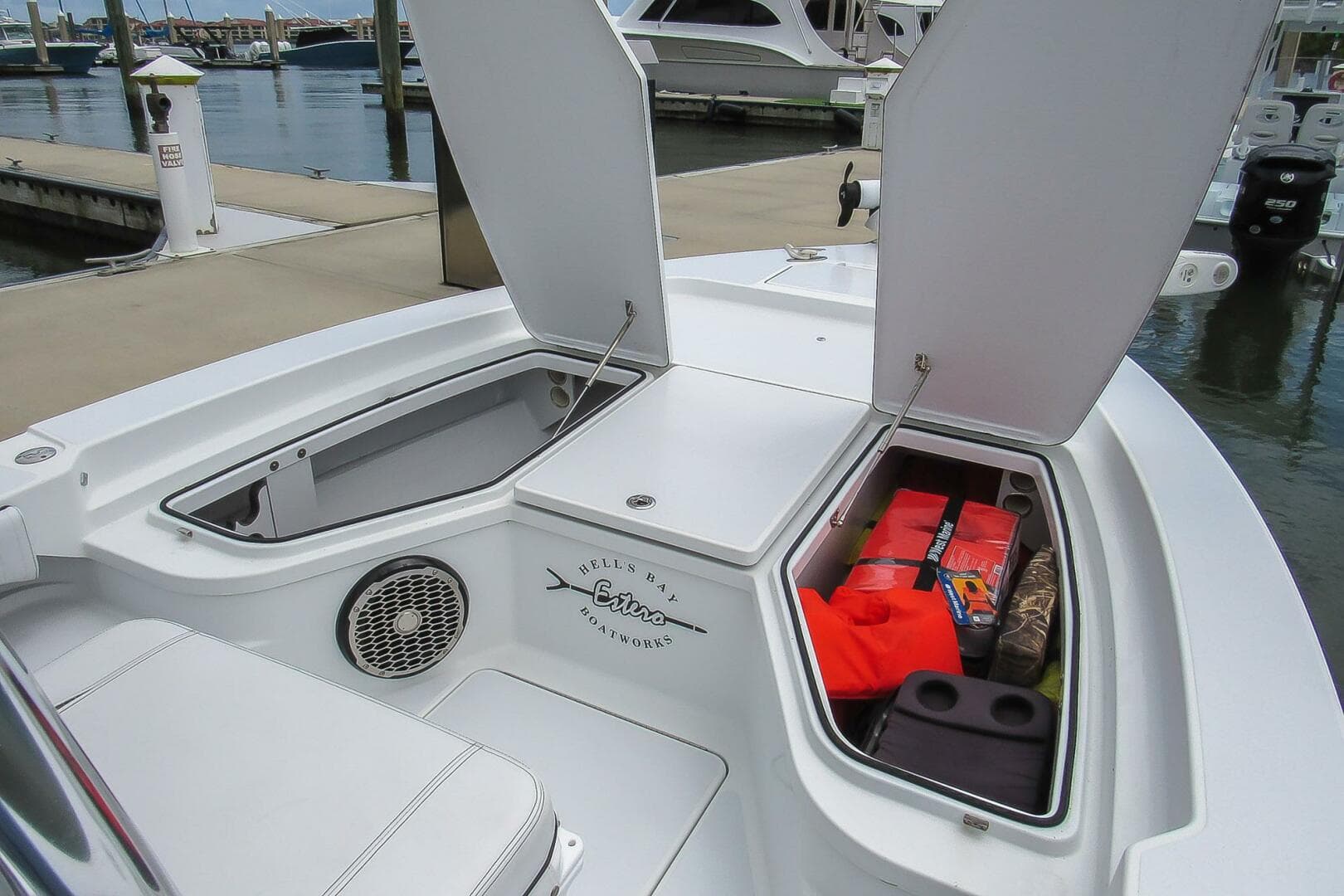 2020 Hell's Bay Boatworks 25 Estero