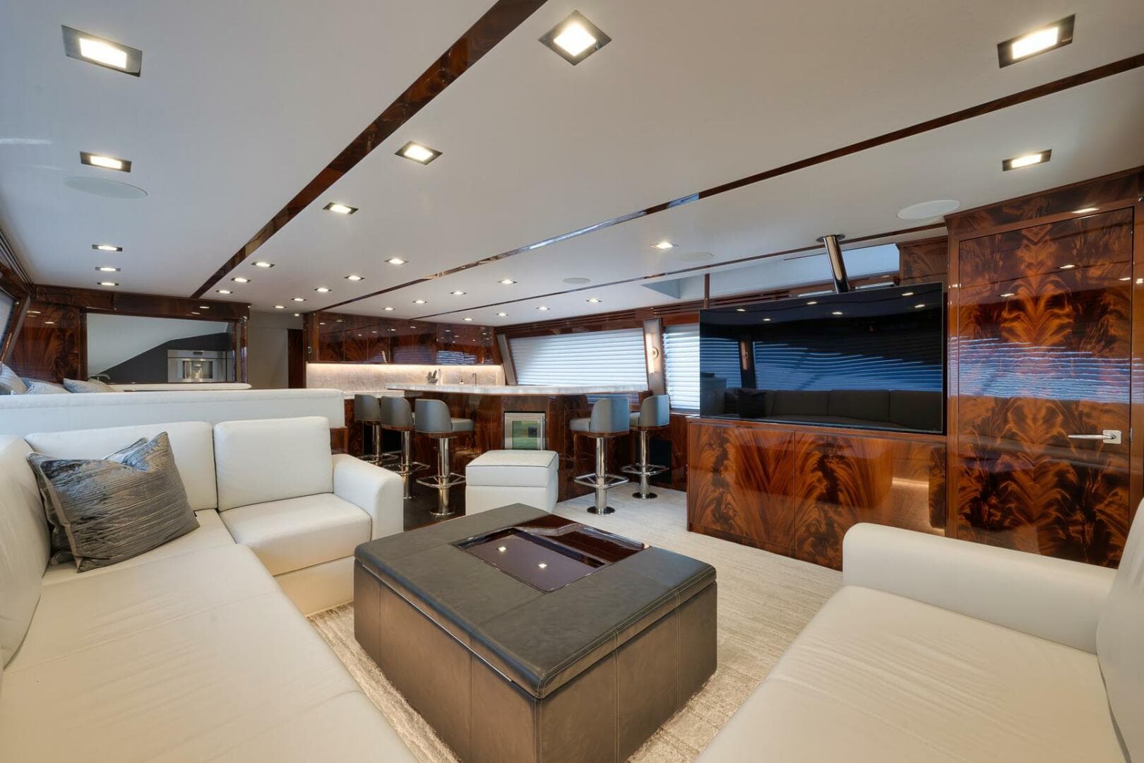 2025 Viking 90 Convertible- NIKKI BELLA- Salon