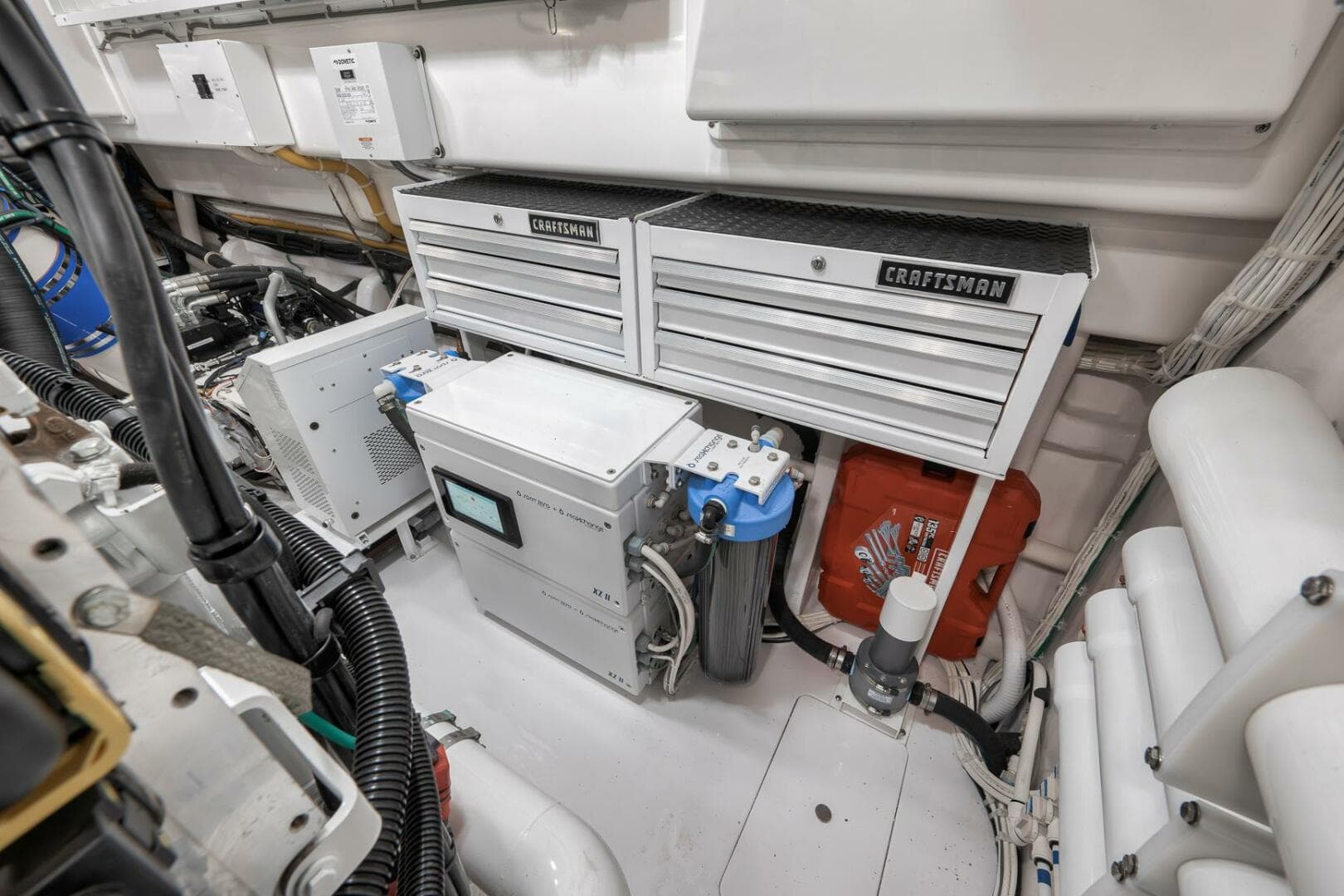 2025 Viking 90 Convertible- NIKKI BELLA- Engine Room