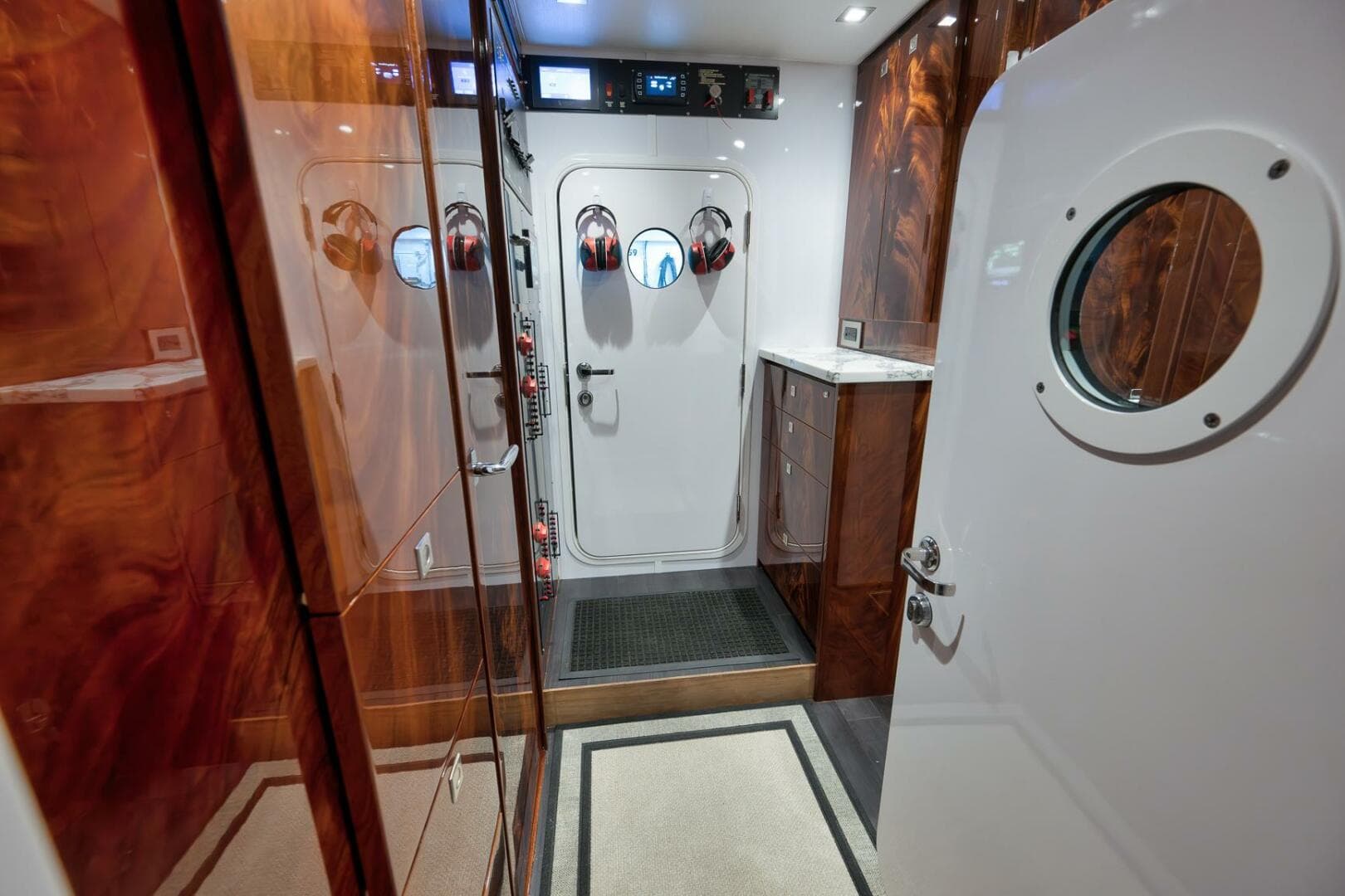 2025 Viking 90 Convertible- NIKKI BELLA- Crew Quarters