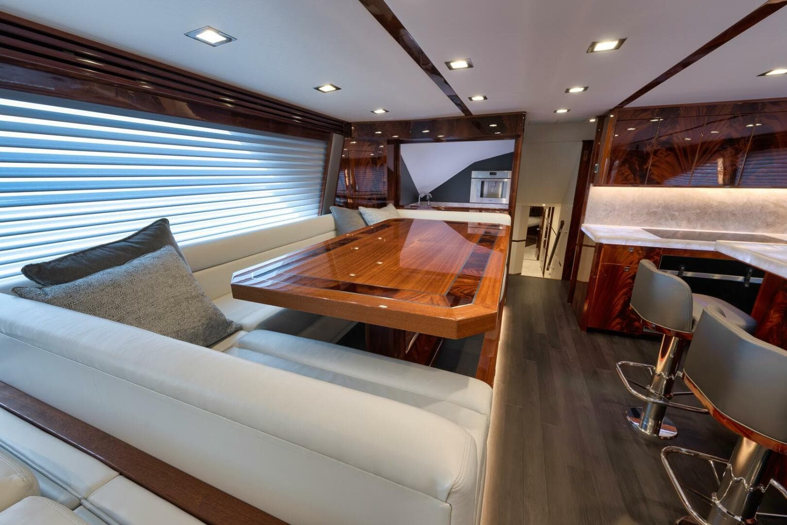 2025 Viking 90 Convertible- NIKKI BELLA- Dinnette