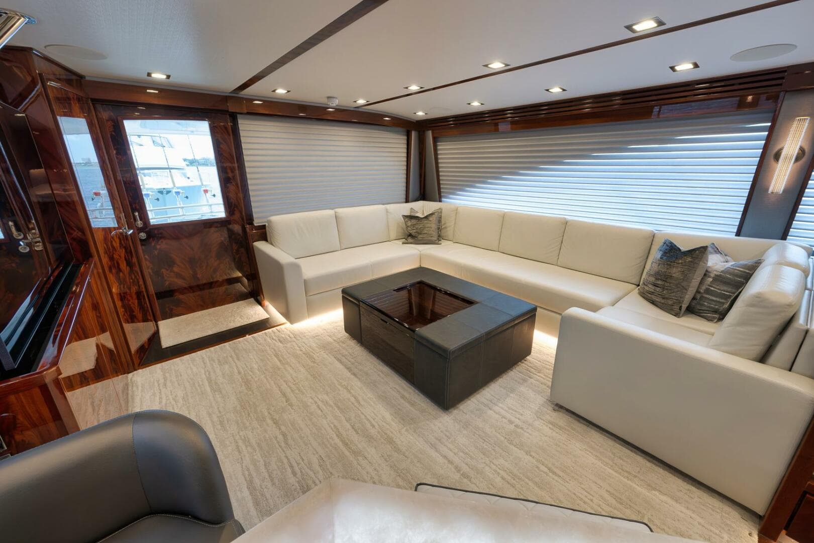 2025 Viking 90 Convertible- NIKKI BELLA- Salon