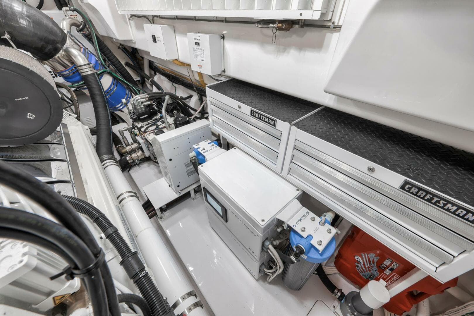 2025 Viking 90 Convertible- NIKKI BELLA- Engine Room