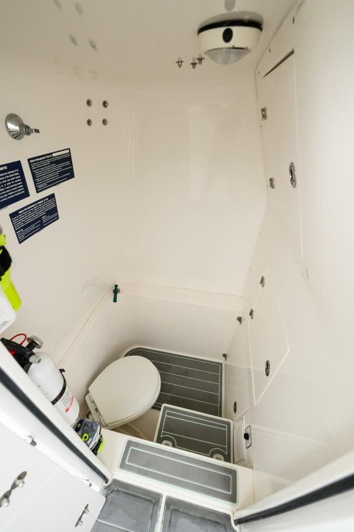 2008 Venture 39 Cuddy