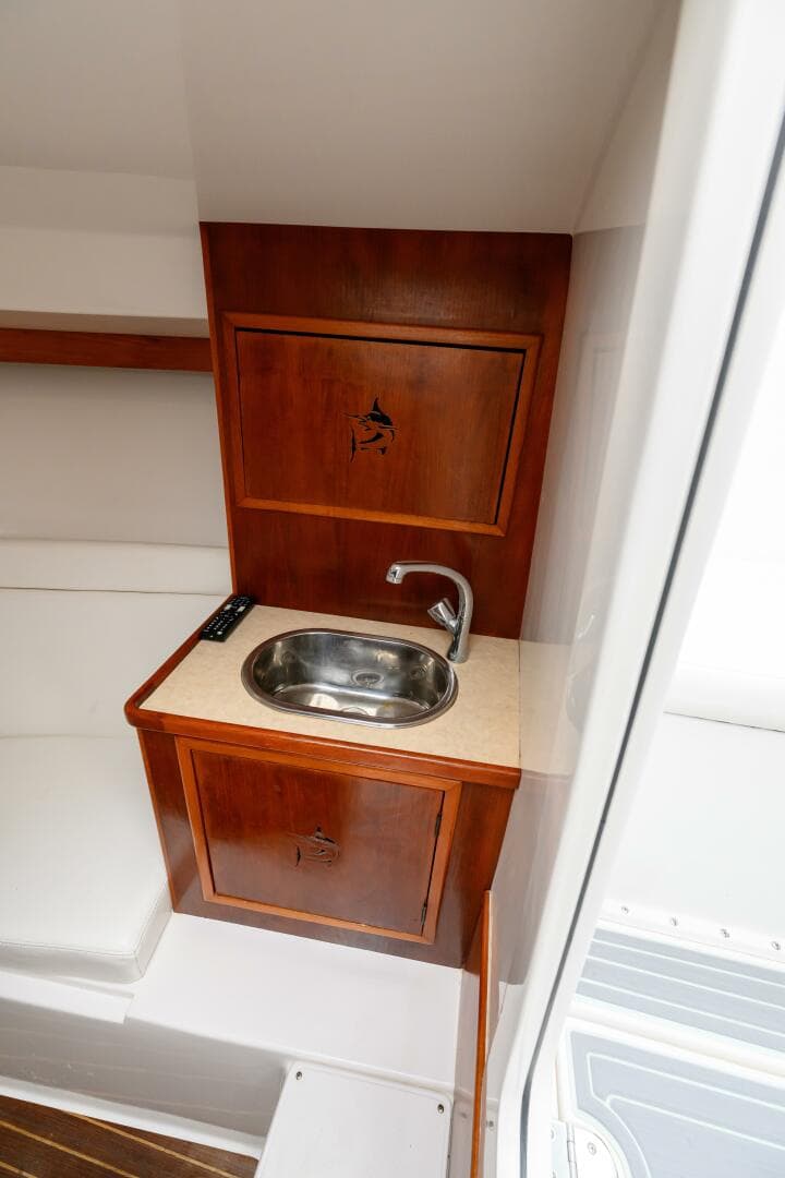 2008 Venture 39 Cuddy