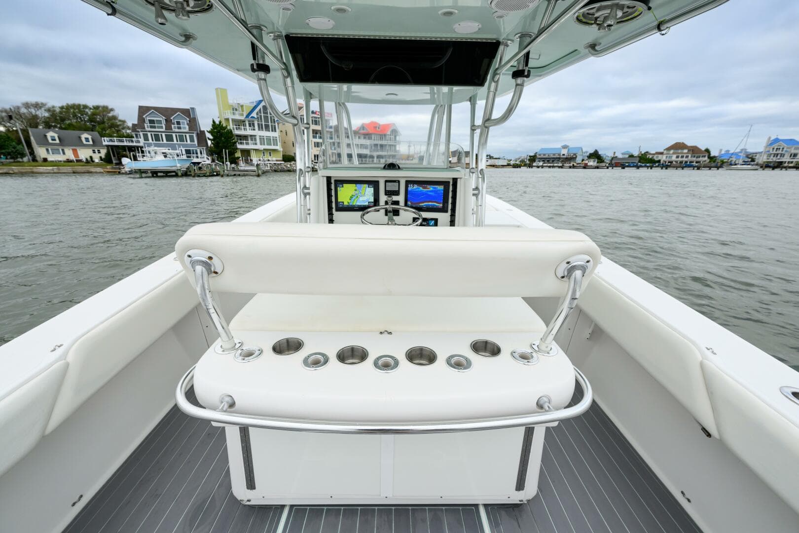 2008 Venture 39 Cuddy