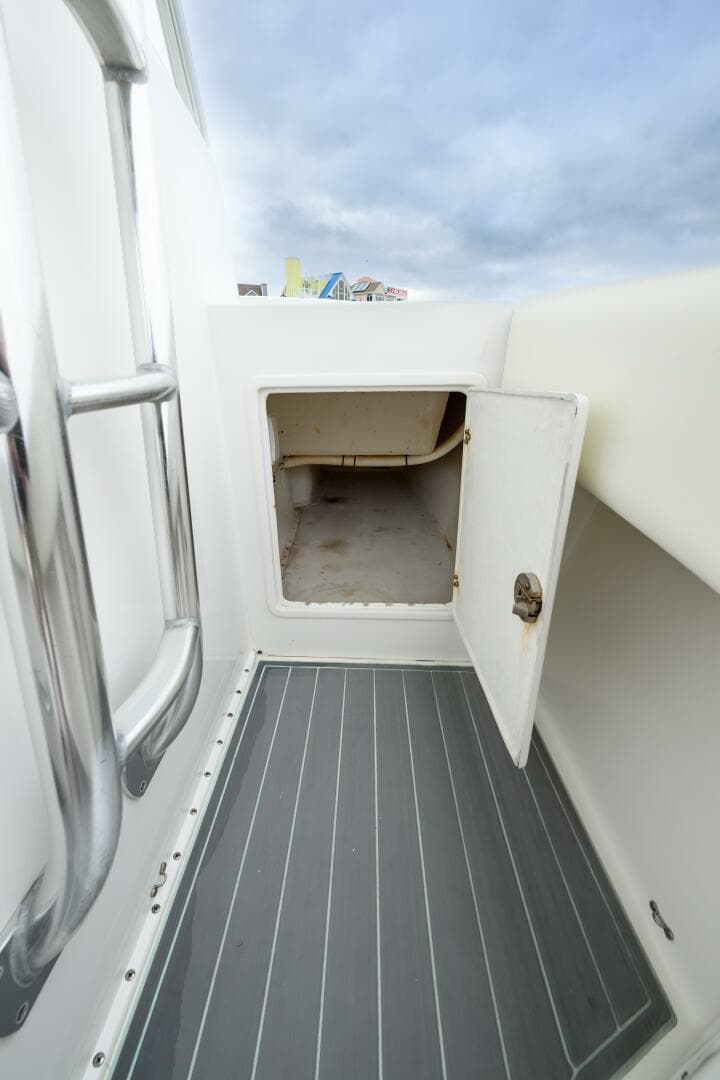 2008 Venture 39 Cuddy