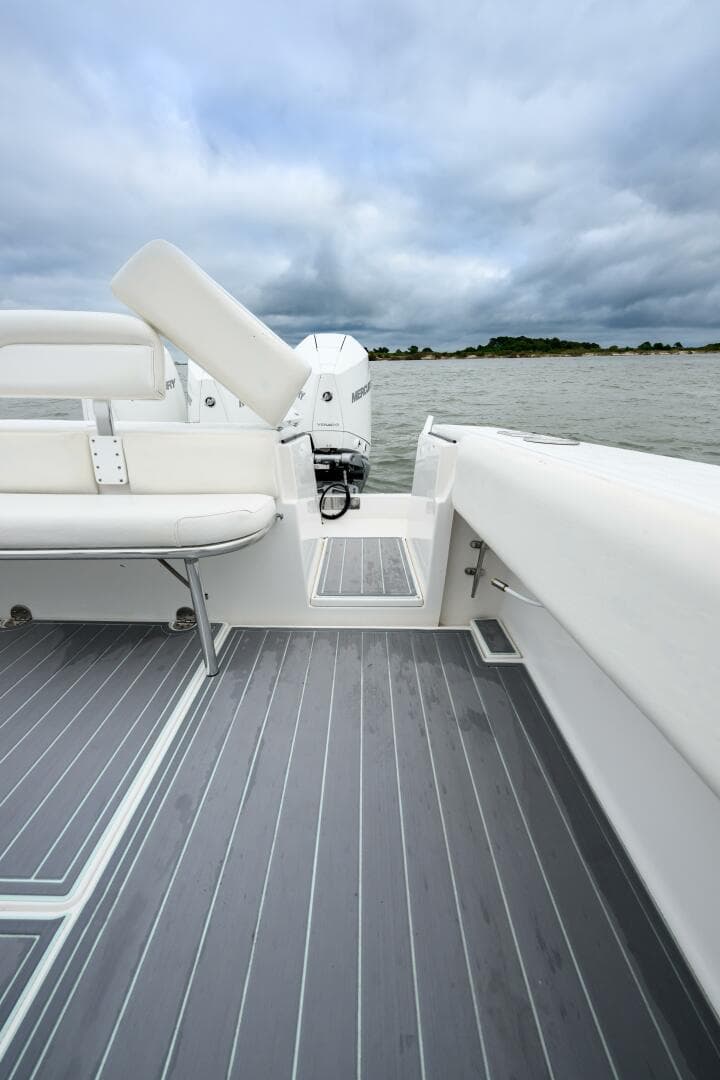 2008 Venture 39 Cuddy