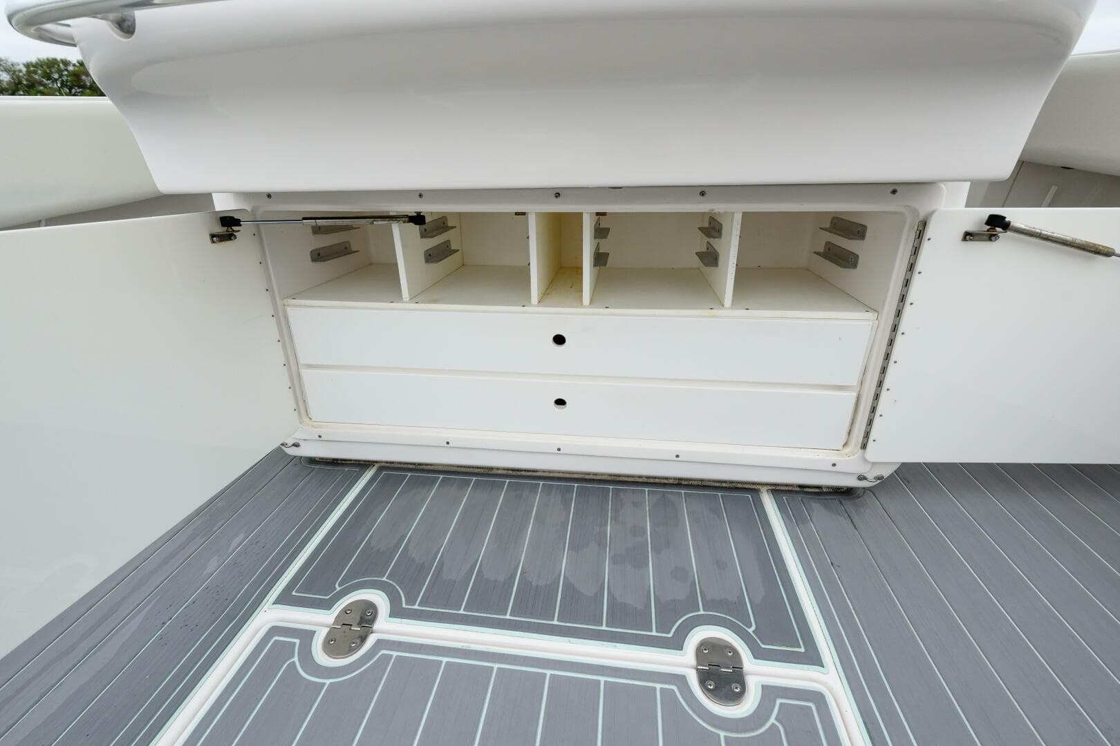 2008 Venture 39 Cuddy