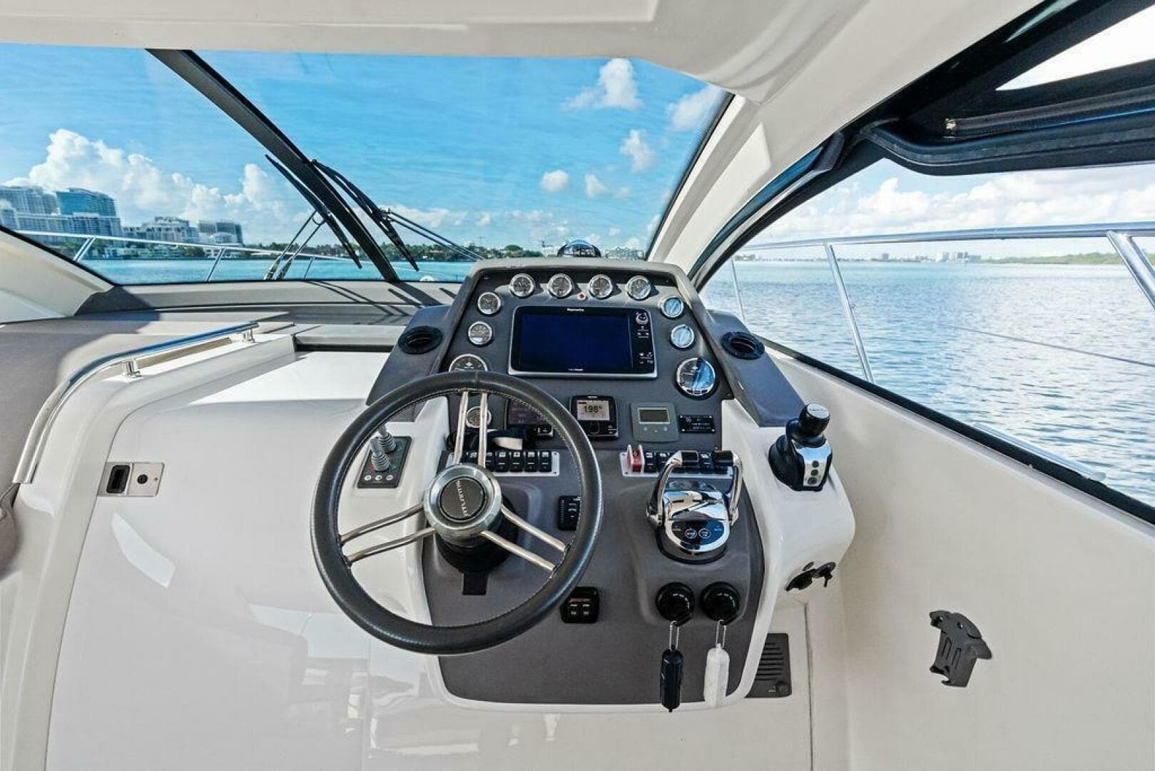 2013 Azimut Atlantis 48