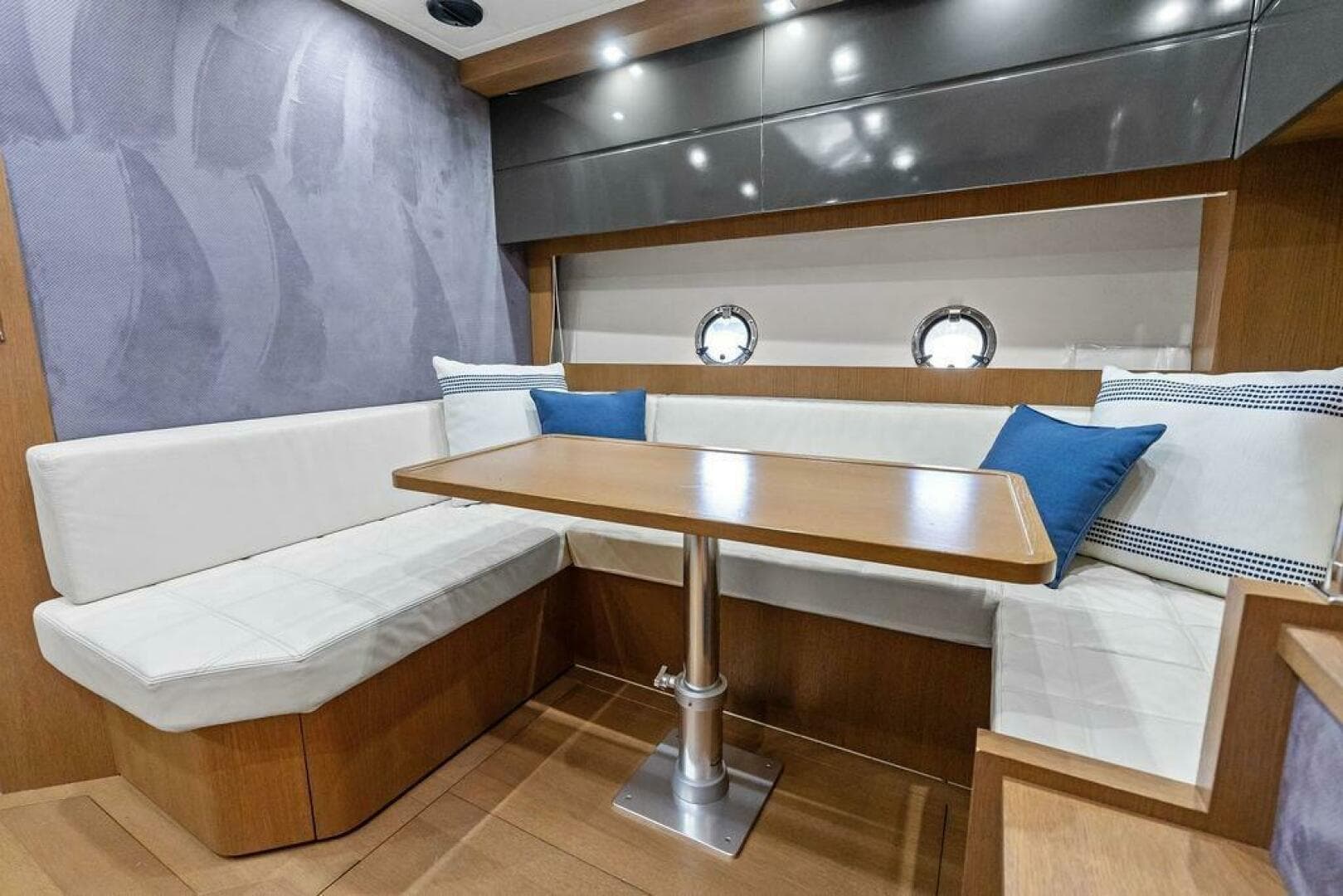 2013 Azimut Atlantis 48