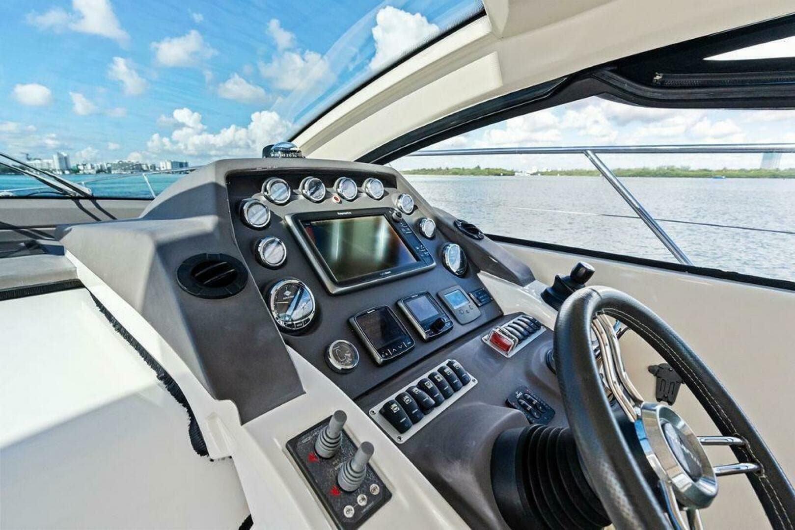 2013 Azimut Atlantis 48
