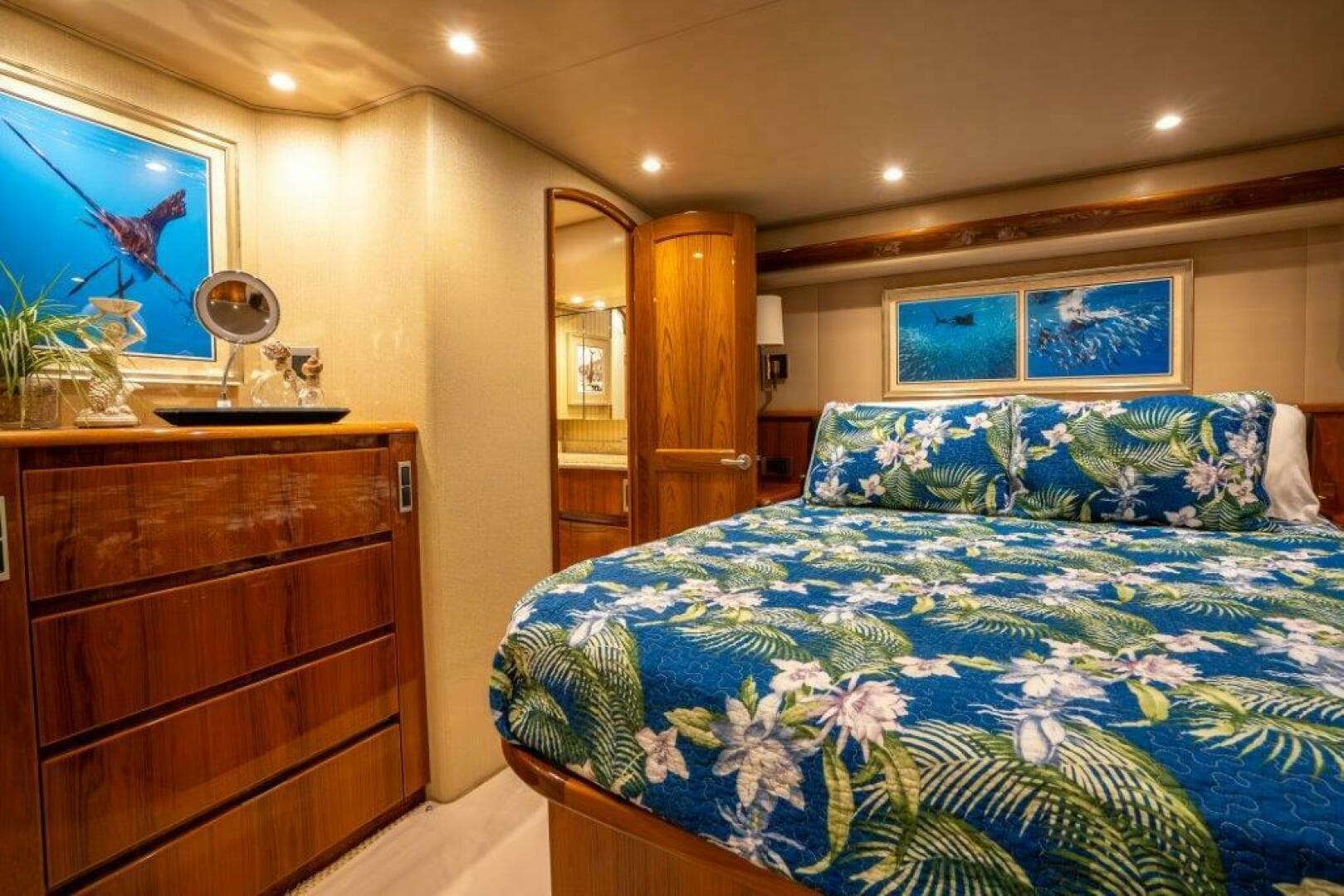 2015 Viking 66 No Collars - Stateroom