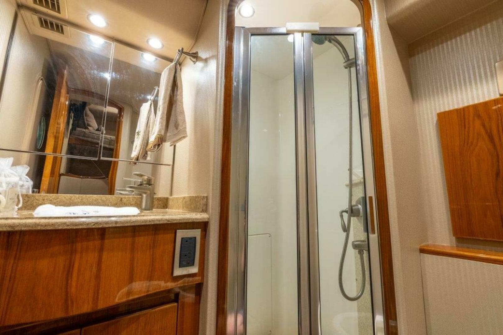 2015 Viking 66 No Collars - Head