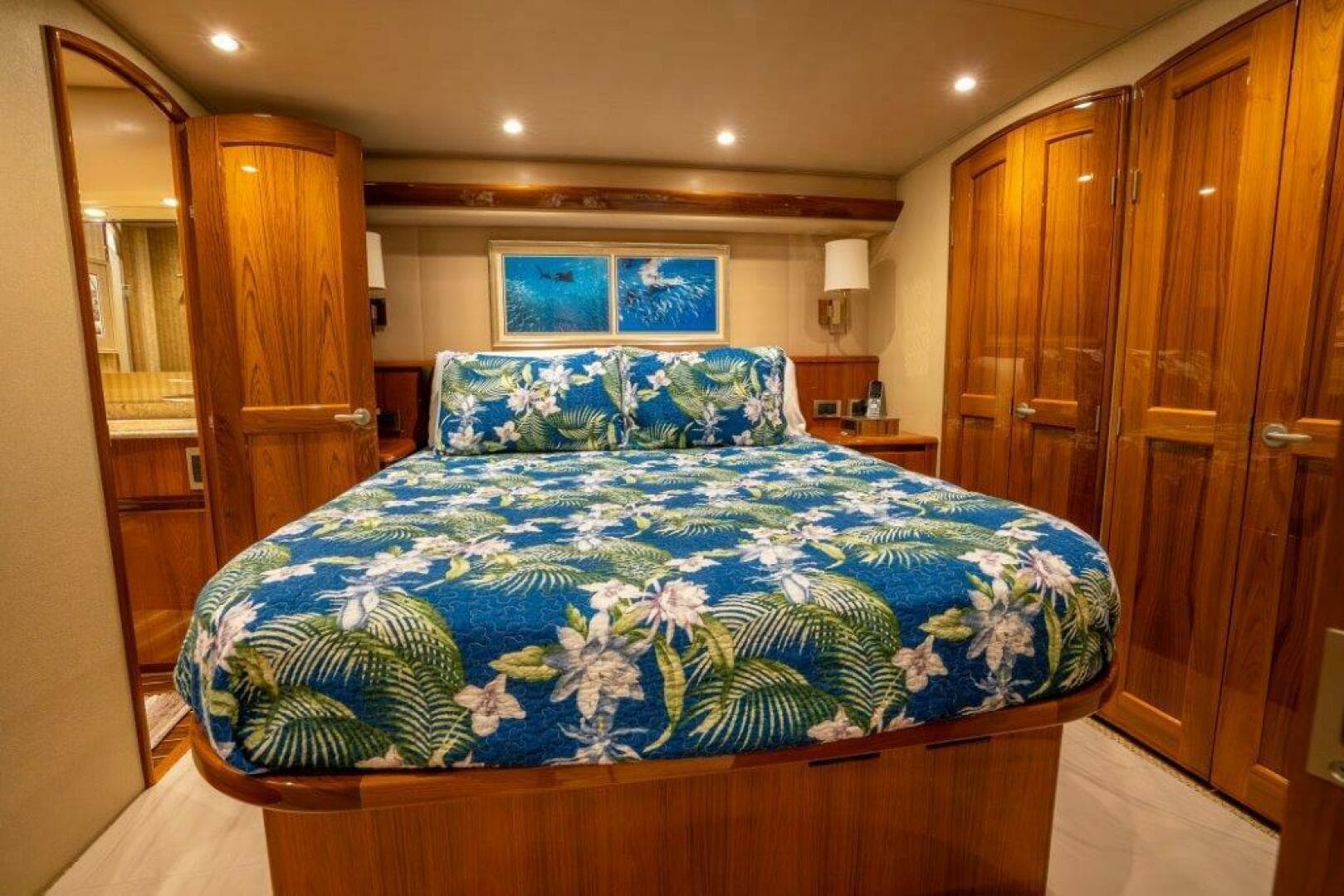 2015 Viking 66 No Collars - Stateroom