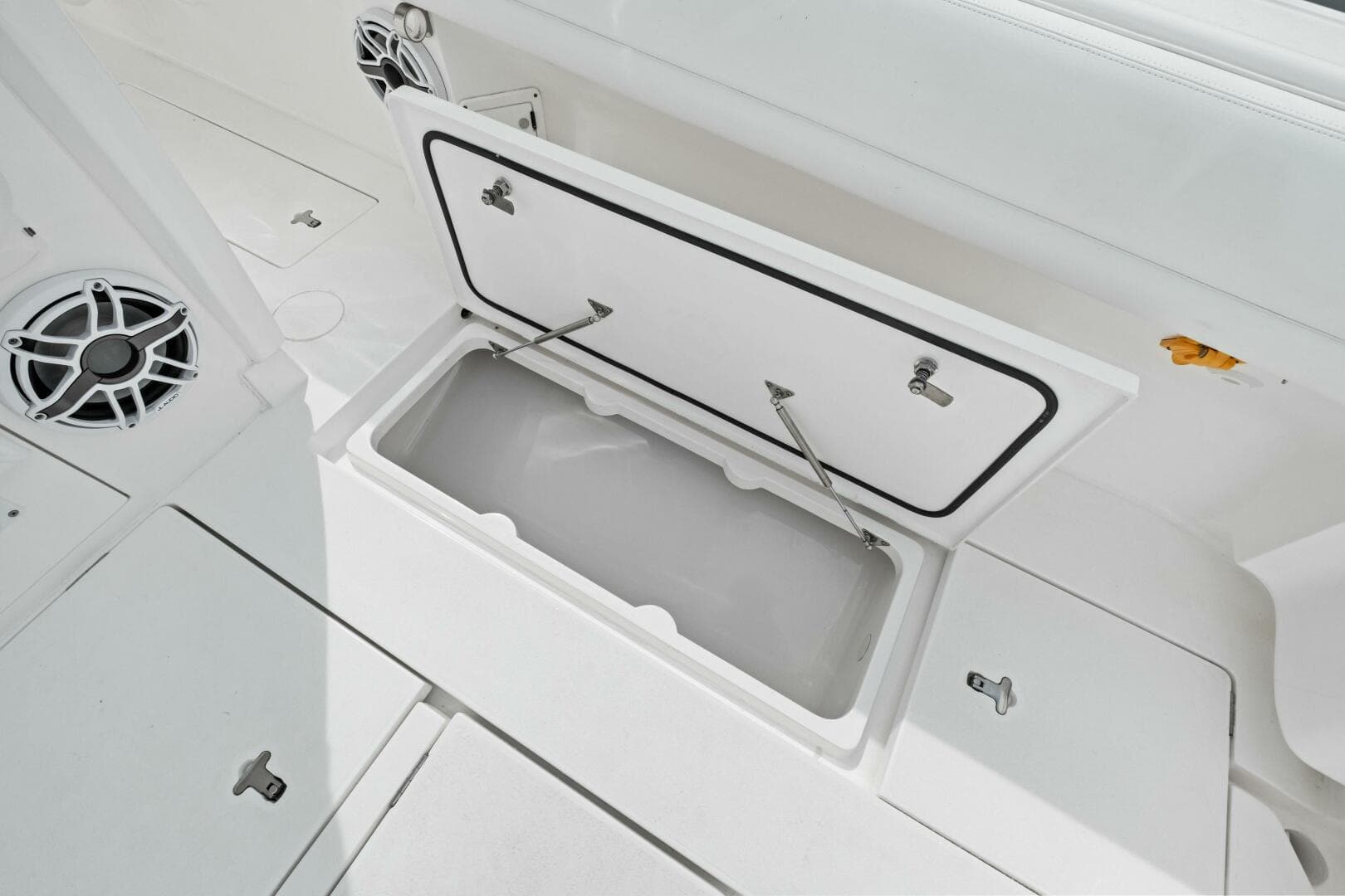 2020 Intrepid 400 CC - Cockpit Storage