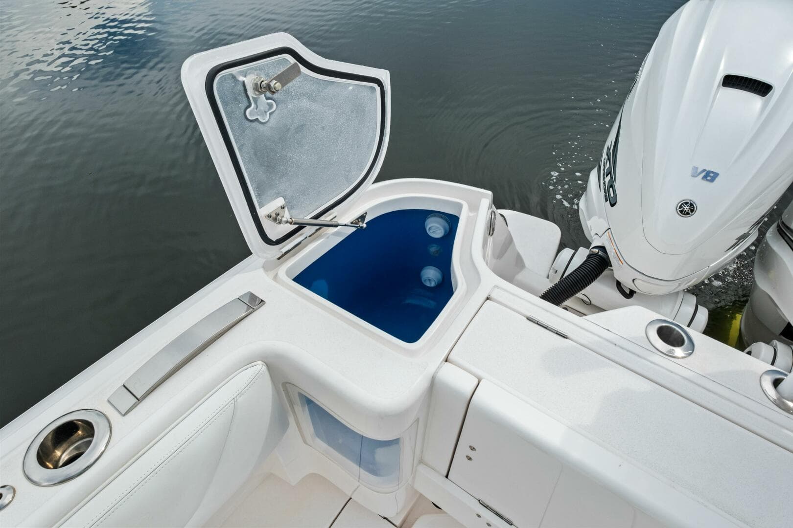 2020 Intrepid 400 CC - Cockpit Storage