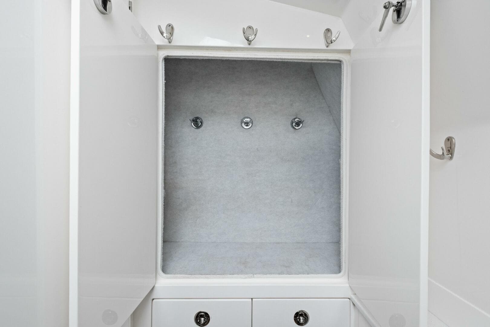 2020 Intrepid 400 CC - Cabin Storage