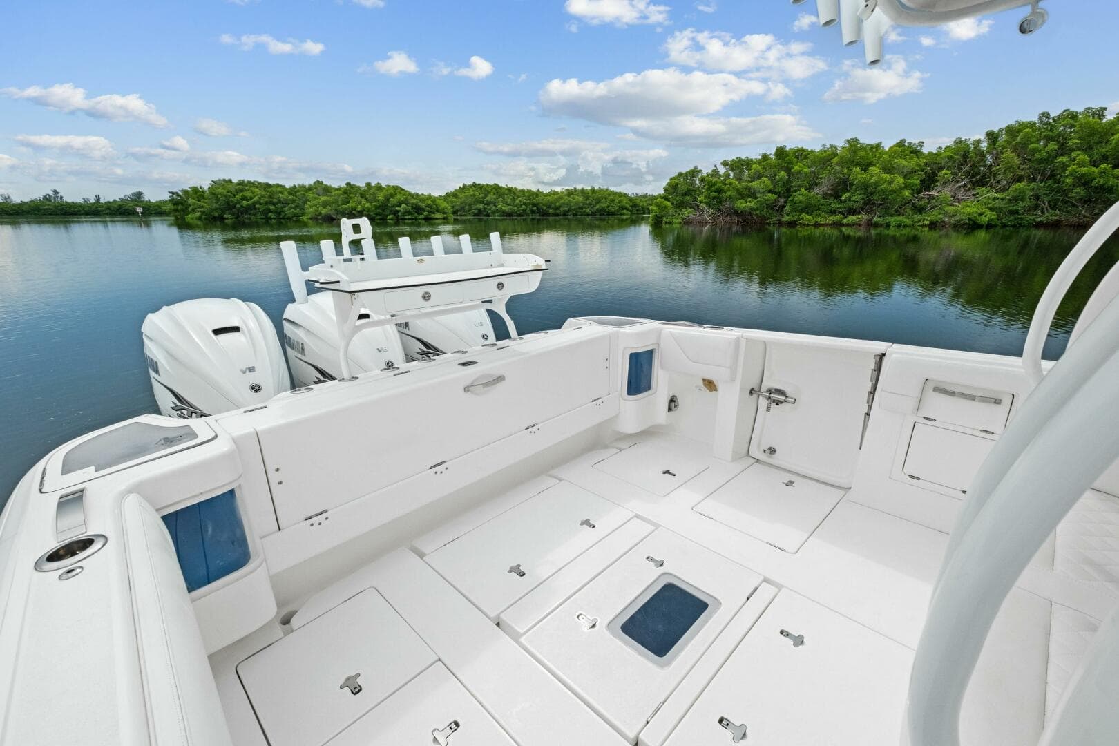 2020 Intrepid 400 CC - Cockpit