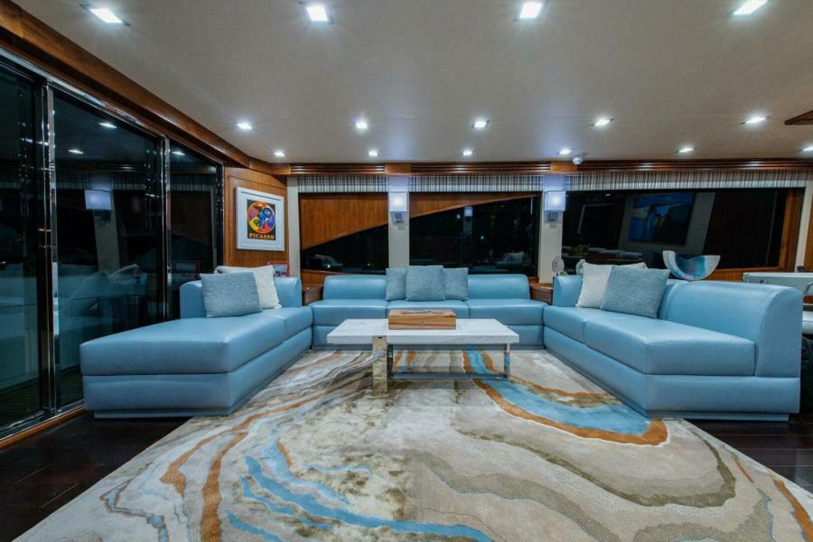 Salon Looking To Port