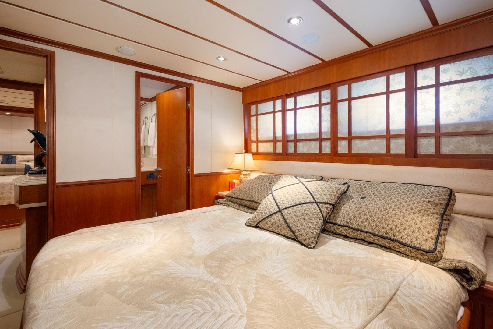 2000 Hargrave Skylounge