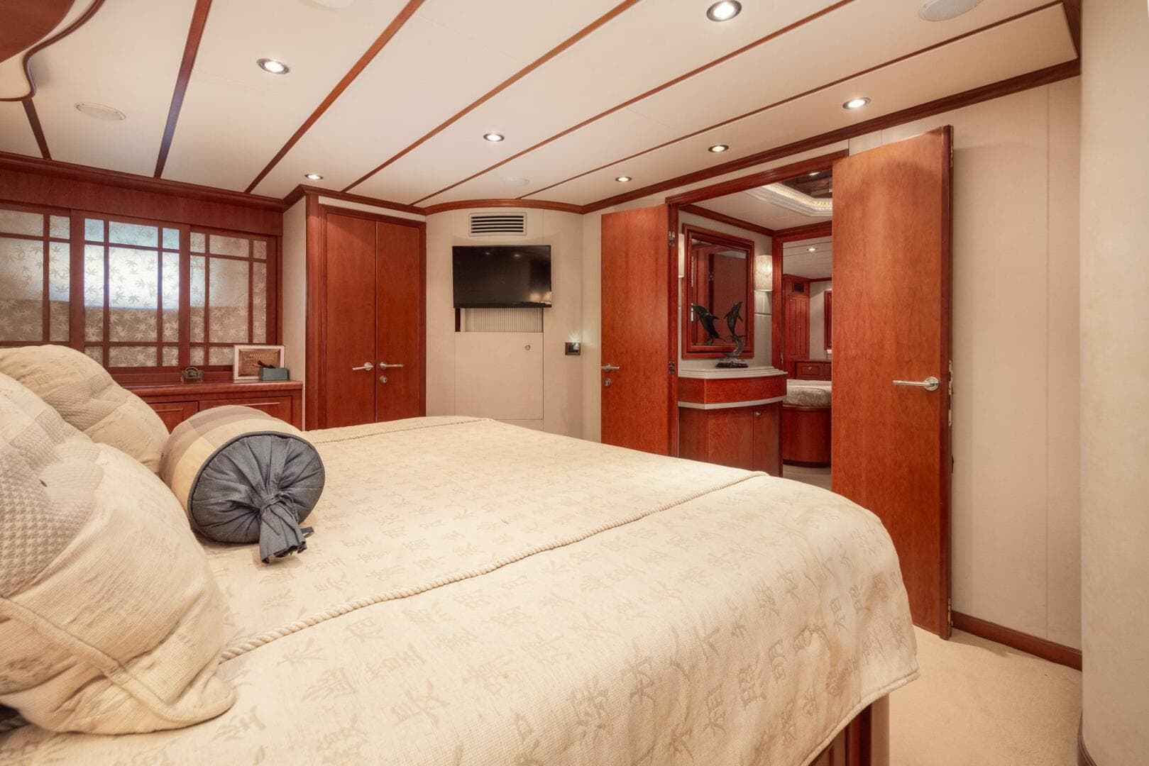 2000 Hargrave Skylounge