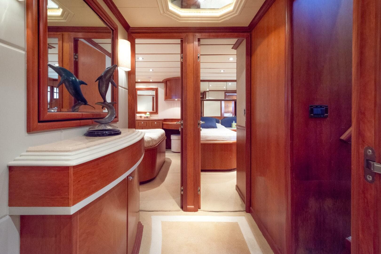 2000 Hargrave Skylounge