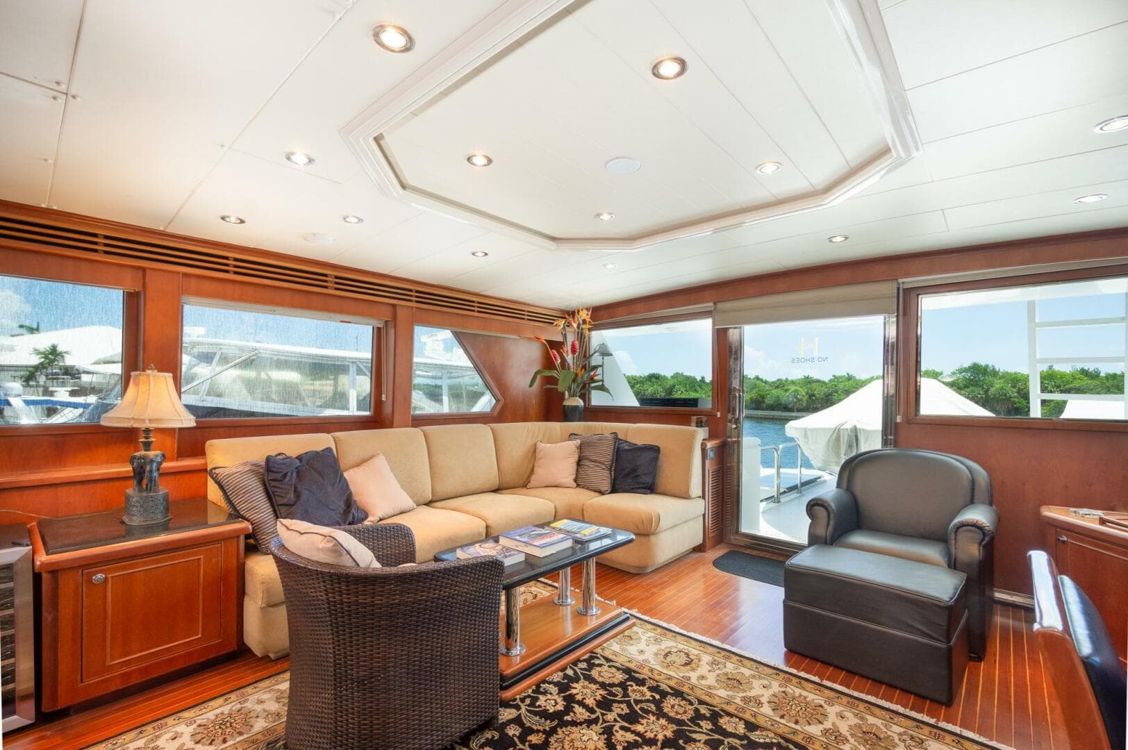 2000 Hargrave Skylounge