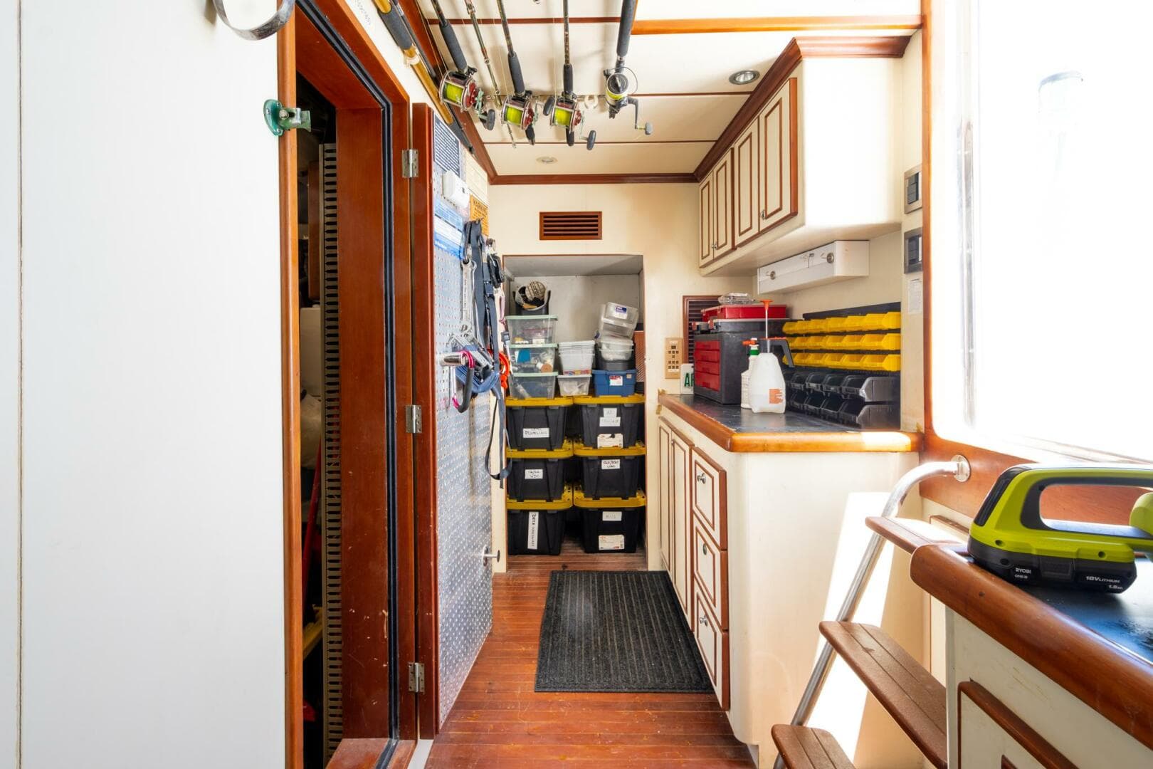 2000 Hargrave Skylounge