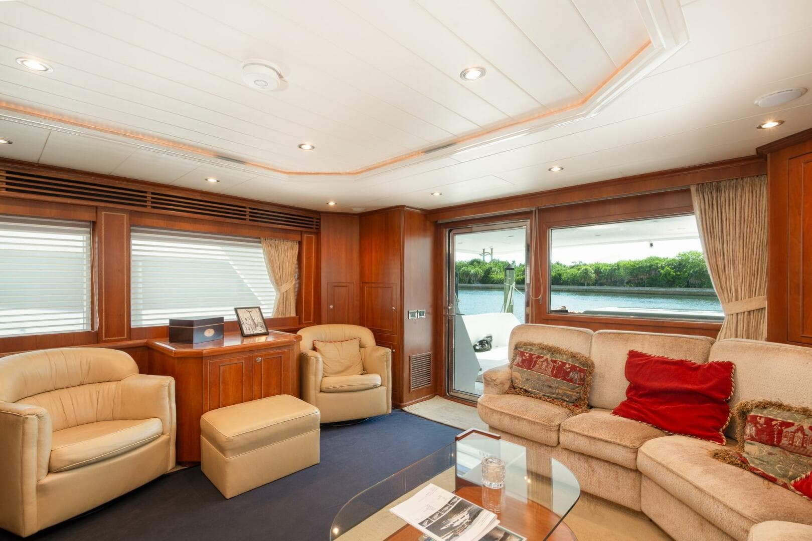 2000 Hargrave Skylounge