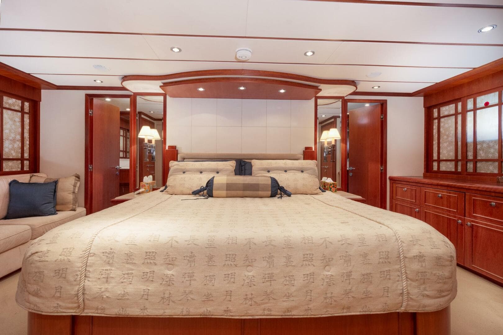 2000 Hargrave Skylounge