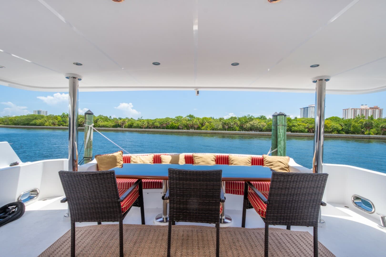 2000 Hargrave Skylounge