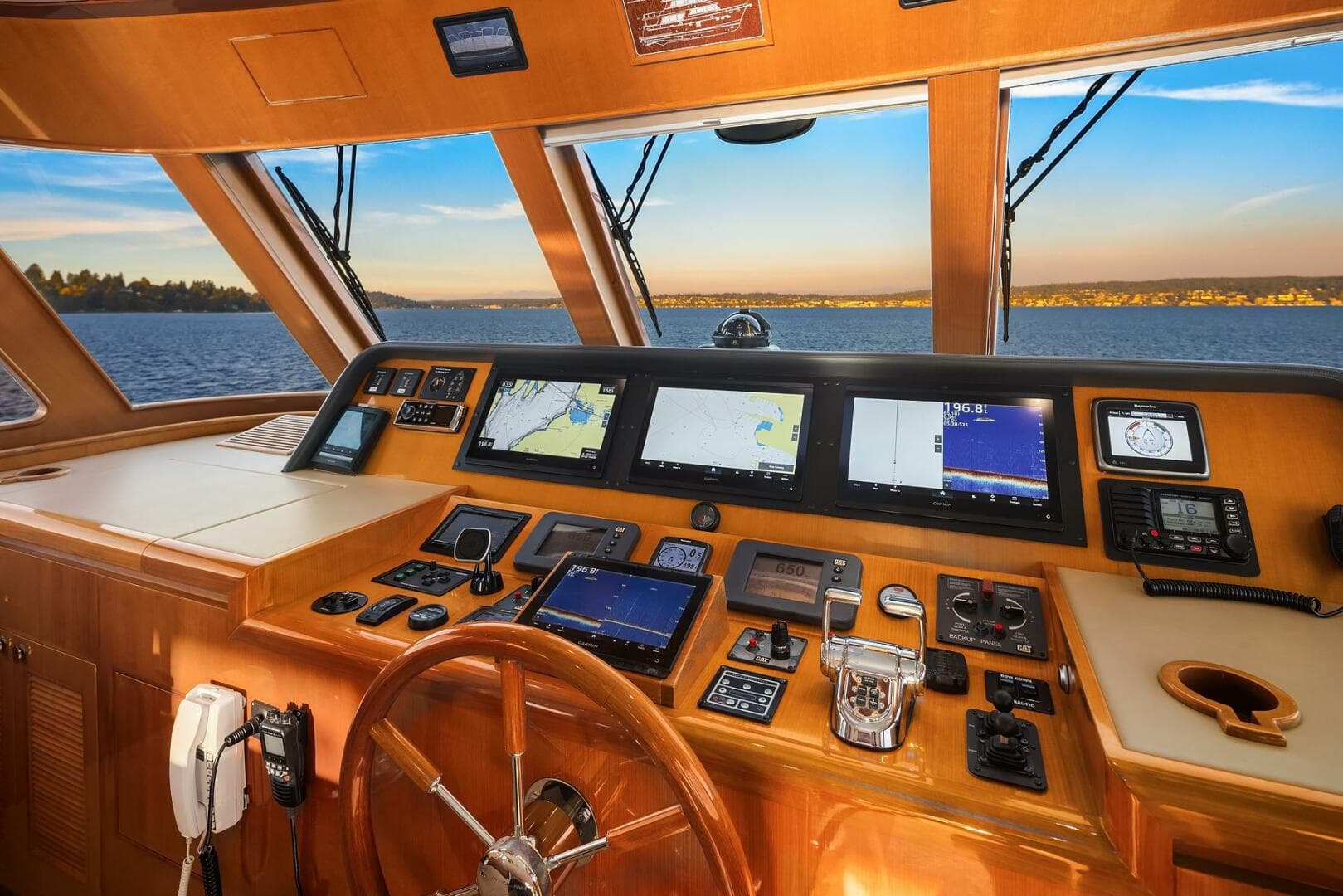 2014 Hampton 720 Skylounge LRC