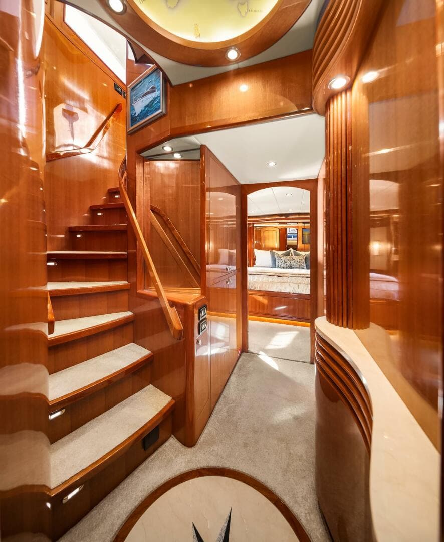 2014 Hampton 720 Skylounge LRC