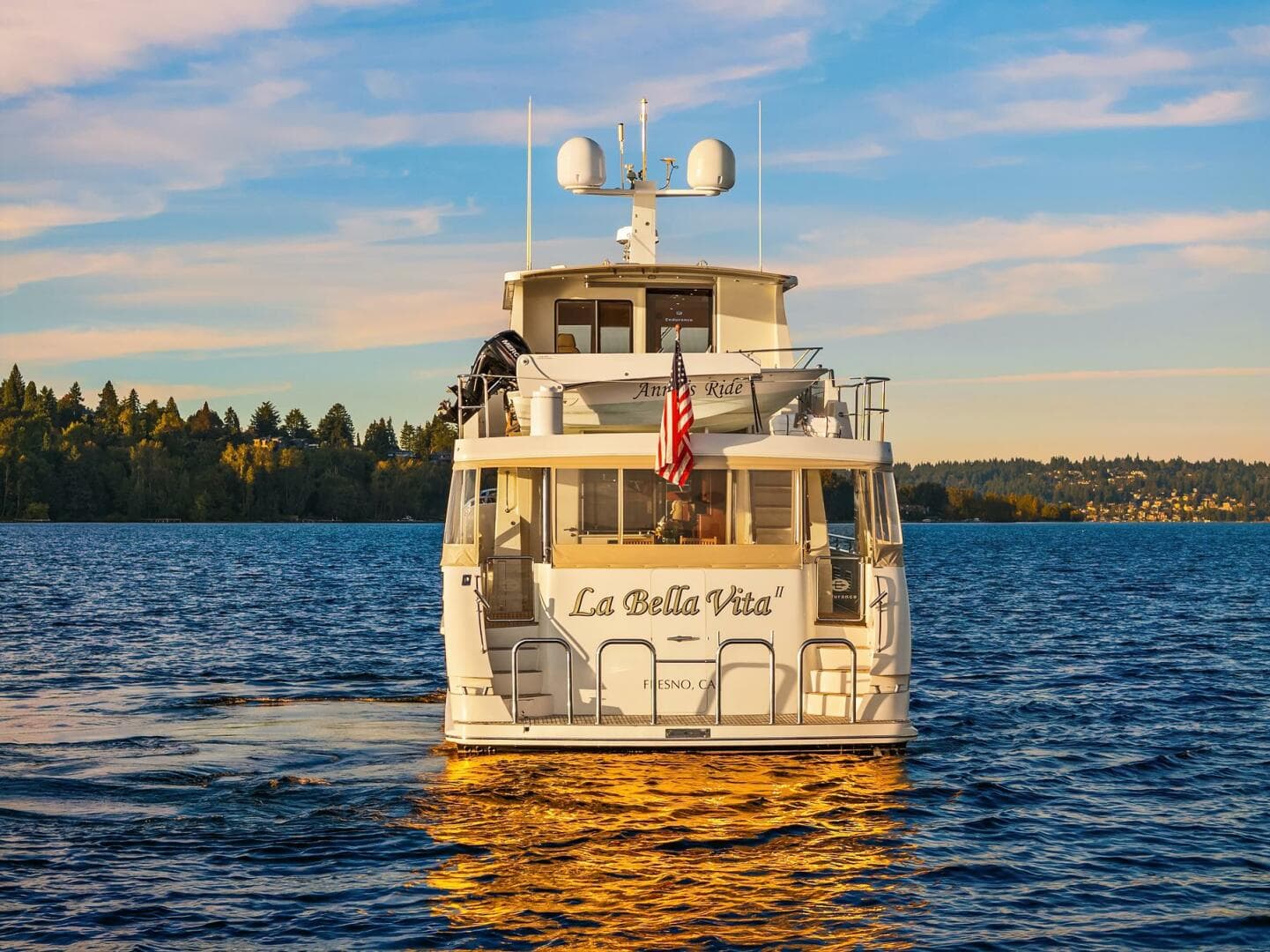 2014 Hampton 720 Skylounge LRC